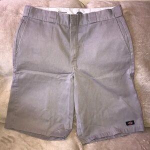 Dickies tan khaki loose fit shorts size 36 five pockets 💕